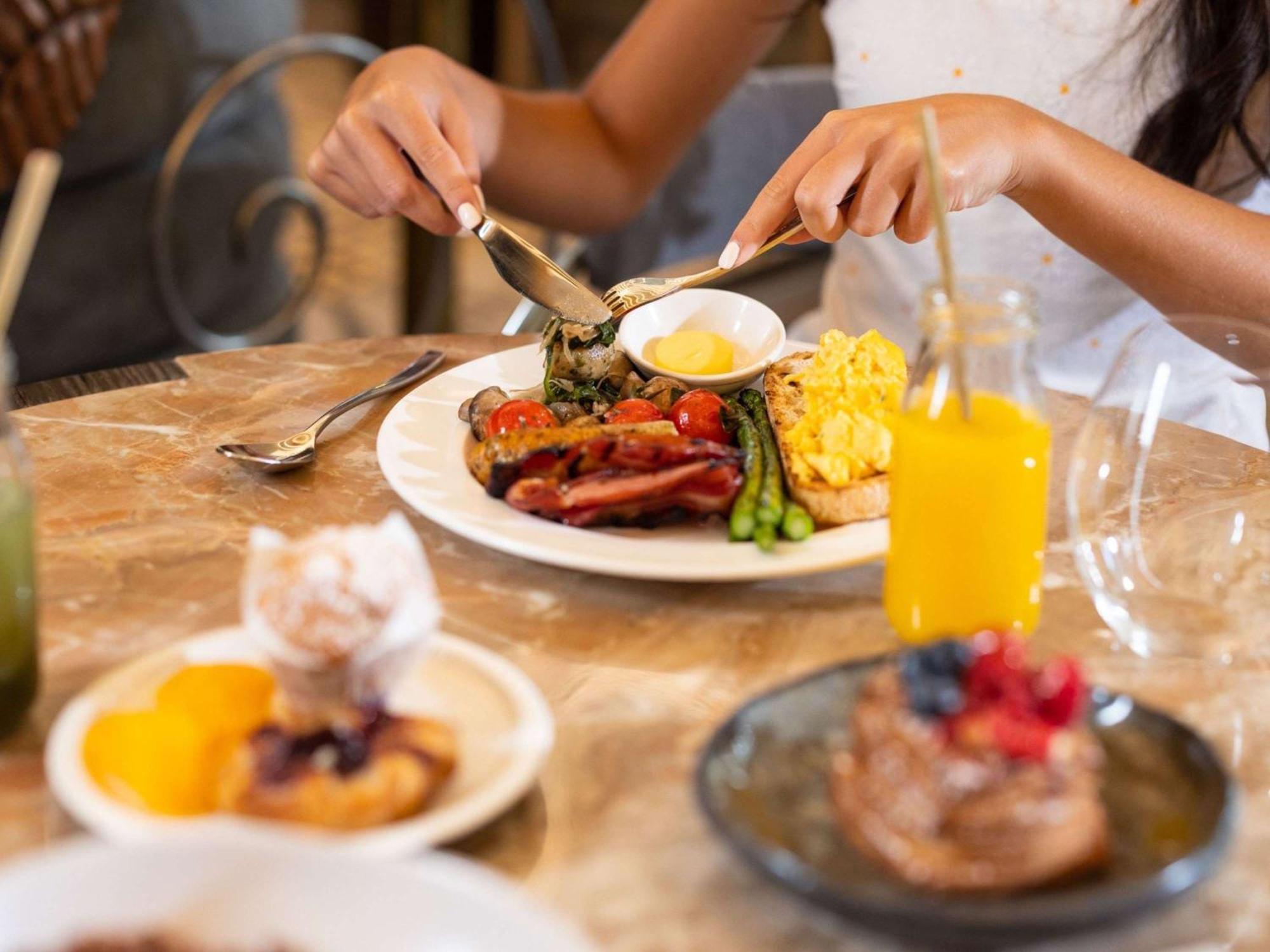 The Playford Adelaide - Mgallery Bagian luar foto A woman eating breakfast
