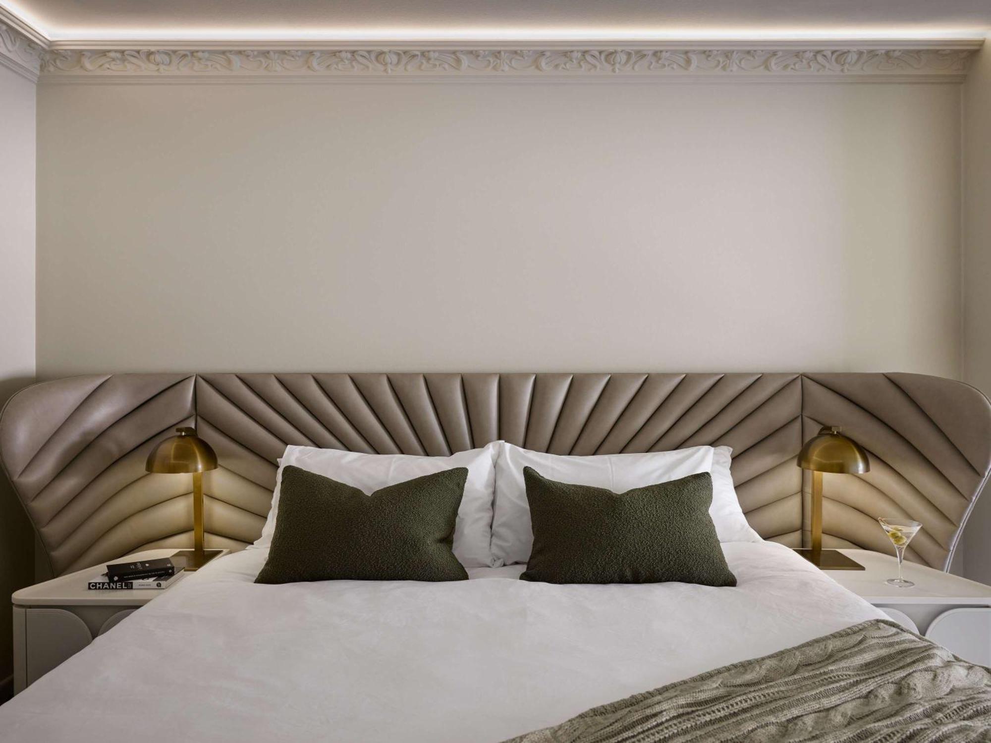 The Playford Adelaide - Mgallery Bagian luar foto A bed with a headboard